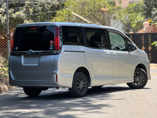 2019 Toyota Noah 7 Seater