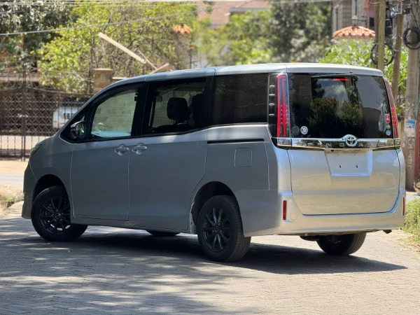 2019 Toyota Noah 7 Seater