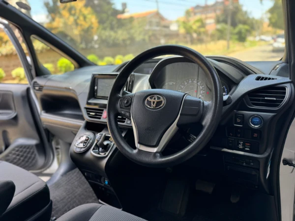 2019 Toyota Noah 7 Seater