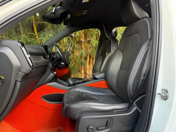 2019 Volvo XC40 T5 AWD R-Design Low Mileage