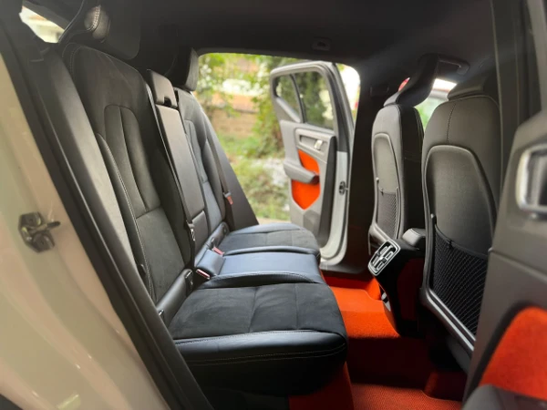 2019 Volvo XC40 T5 AWD R-Design Low Mileage