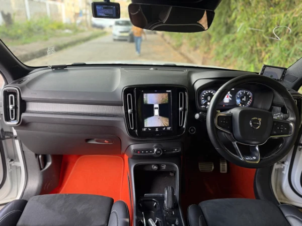 2019 Volvo XC40 T5 AWD R-Design Low Mileage