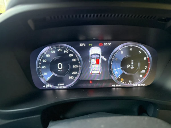 2019 Volvo XC40 T5 AWD R-Design Low Mileage