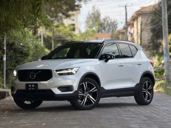 2019 Volvo XC40 T5 AWD R-Design Low Mileage