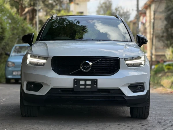 2019 Volvo XC40 T5 AWD R-Design Low Mileage