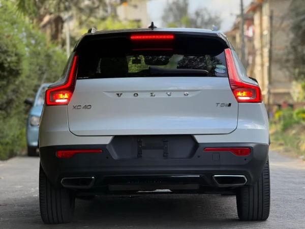 2019 Volvo XC40 T5 AWD R-Design Low Mileage