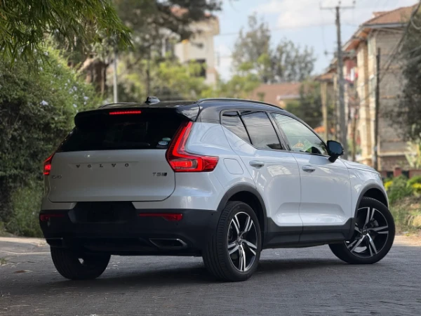 2019 Volvo XC40 T5 AWD R-Design Low Mileage