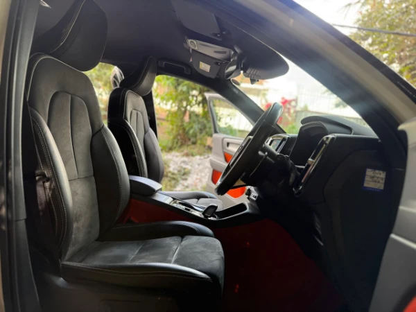 2019 Volvo XC40 T5 AWD R-Design Low Mileage